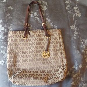 Michael kors large hand bag